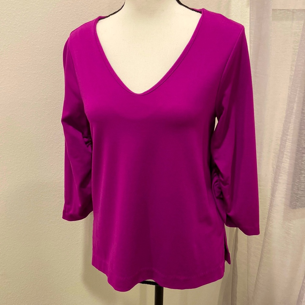 Fuschia Halogen V neck top. Ruched 3/4 sleeves.